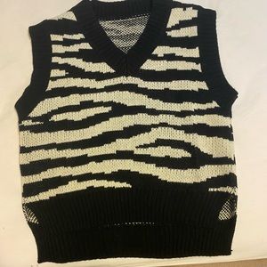 Shein black and white sweater vest size small zebra animal print